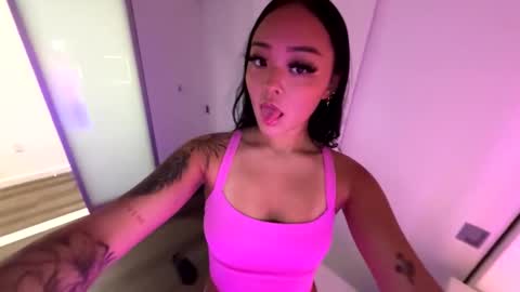 lilypowpow online show from December 1, 4:06 am