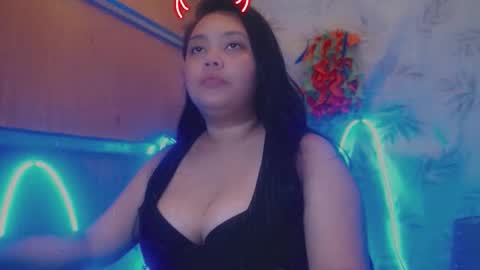 Snapshot of lilyslut143 chatting on February 9, 12:53 pm lilyslut143 online show from February 9, 12:53 pm