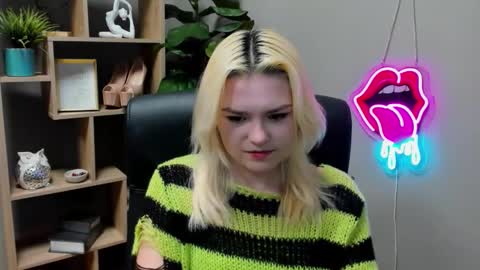 Lily online show from March 17, 2:31 pm