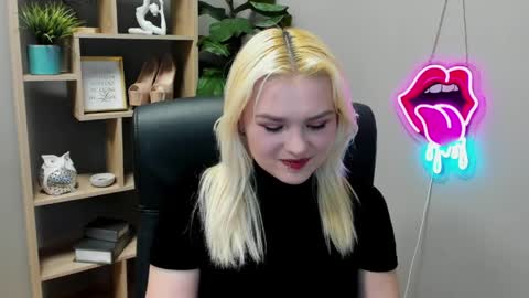 Lily online show from April 2, 1:31 pm