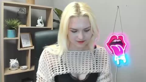 Lily online show from May 22, 7:15 am