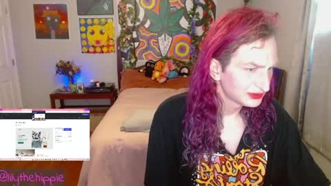 Snapshot of lilythehippie chatting on May 25, 6:03 pm lilythehippie online show from May 25, 6:03 pm