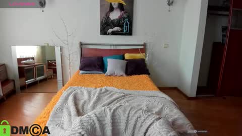 Snapshot of lilyviolet7 chatting on February 12, 8:42 am Hi Im Lily online show from February 12, 8:42 am