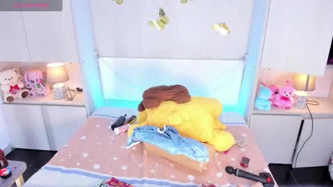 lilywhitee1 online show from March 7, 6:21 am