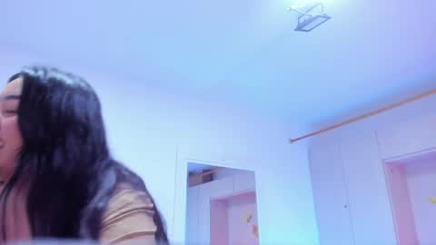 lilywhitee1 online show from May 8, 4:07 am