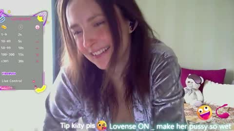 Snapshot of lilyxsky chatting on April 10, 10:31 am LilyXSky online show from April 10, 10:31 am