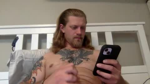 Snapshot of limitlesschris chatting on November 5, 5:24 pm Chris online show from November 5, 5:24 pm