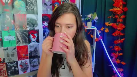 Snapshot of lina_brownie chatting on December 19, 5:29 am Lina online show from December 19, 5:29 am