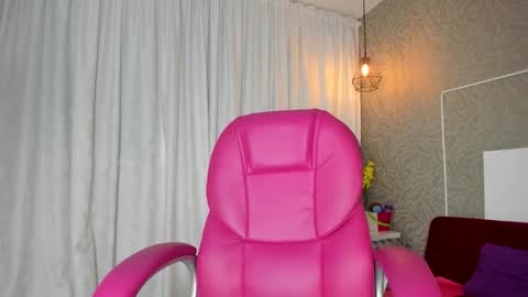 Snapshot of lina_clark_ chatting on March 26, 6:46 pm lina_clark_ online show from March 26, 6:46 pm