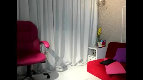 Snapshot of lina_clark_ chatting on March 29, 6:30 pm lina_clark_ online show from March 29, 6:30 pm