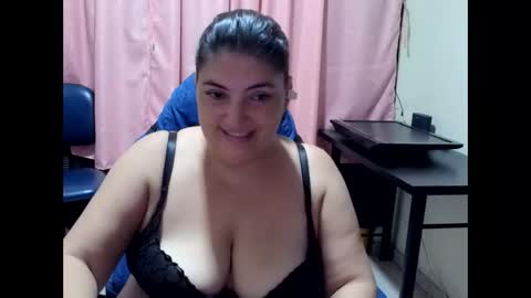 Snapshot of lina_maria99 chatting on February 23, 12:09 am Lina Mara99 online show from February 23, 12:09 am