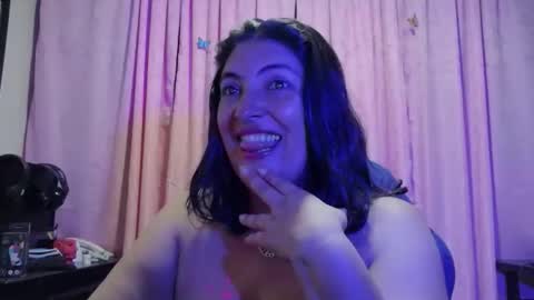 Snapshot of lina_maria99 chatting on April 6, 4:46 am Lina Mara99 online show from April 6, 4:46 am