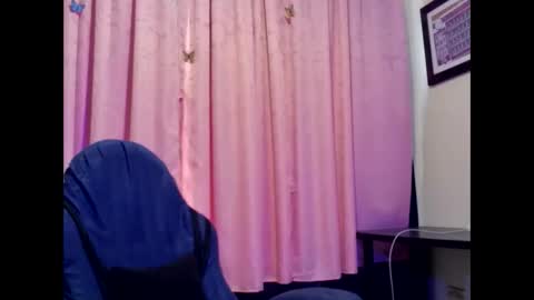 Snapshot of lina_maria99 chatting on April 11, 12:31 pm Lina Mara99 online show from April 11, 12:31 pm