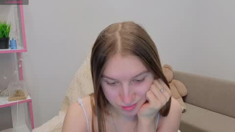Snapshot of lina_massey chatting on March 27, 1:33 am lina_massey online show from March 27, 1:33 am