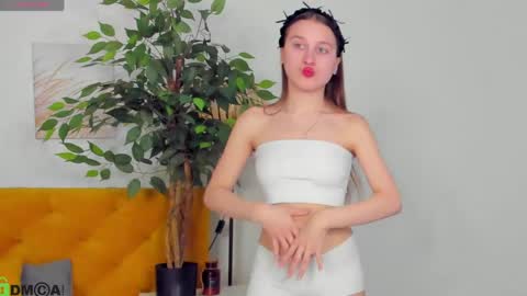 Snapshot of lina_massey chatting on April 14, 1:00 am lina_massey online show from April 14, 1:00 am