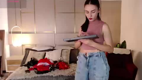 Snapshot of lina_montclair chatting on September 23, 8:01 pm Lina online show from September 23, 8:01 pm
