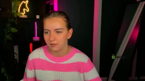Snapshot of lina_moone chatting on April 26, 9:51 am lina_moone online show from April 26, 9:51 am