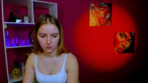 Snapshot of lina_moone chatting on May 6, 5:25 am lina_moone online show from May 6, 5:25 am