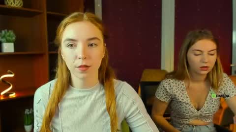 Snapshot of lina_moone chatting on May 23, 5:23 am lina_moone online show from May 23, 5:23 am