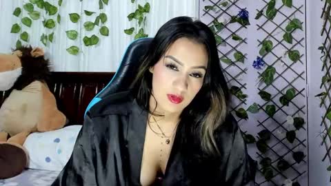Snapshot of lina_paola chatting on February 20, 10:37 pm paola online show from February 20, 10:37 pm