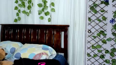 Snapshot of lina_paola chatting on February 26, 3:21 am paola online show from February 26, 3:21 am