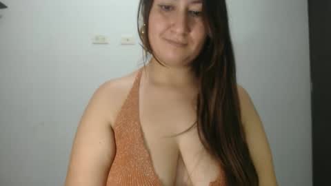 iiisabella online show from February 5, 1:27 pm