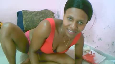 linah1123 online show from April 2, 10:18 pm