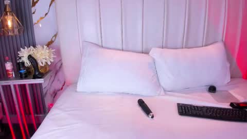 linakatelles online show from March 18, 6:22 pm