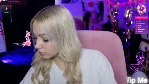 I am Lina online show from April 13, 8:09 am