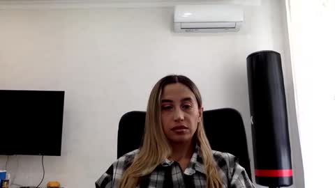 linavora online show from February 4, 12:00 pm