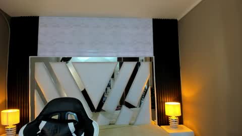  Linda  online show from February 7, 6:44 pm