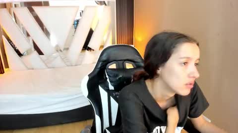 Snapshot of linda4petite chatting on March 22, 2:31 pm Linda online show from March 22, 2:31 pm