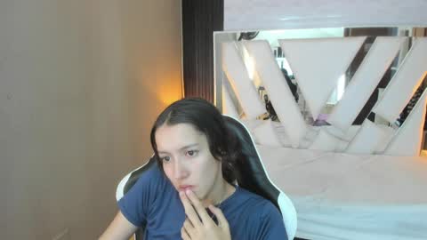 Snapshot of linda4petite chatting on April 5, 1:30 pm Linda online show from April 5, 1:30 pm