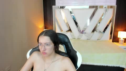 Snapshot of linda4petite chatting on April 7, 6:41 pm Linda online show from April 7, 6:41 pm