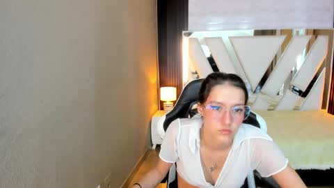 Snapshot of linda4petite chatting on April 24, 7:05 pm Linda online show from April 24, 7:05 pm