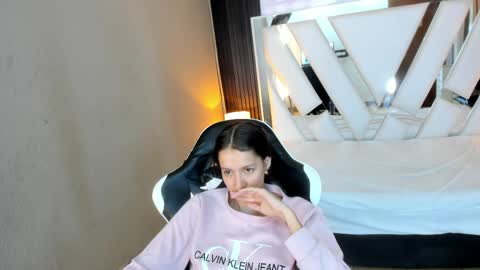 Snapshot of linda4petite chatting on April 26, 1:42 pm Linda online show from April 26, 1:42 pm