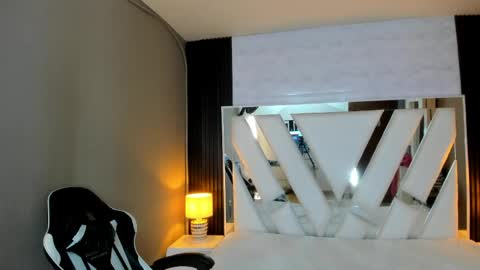 Snapshot of linda4petite chatting on May 18, 6:36 pm Linda online show from May 18, 6:36 pm