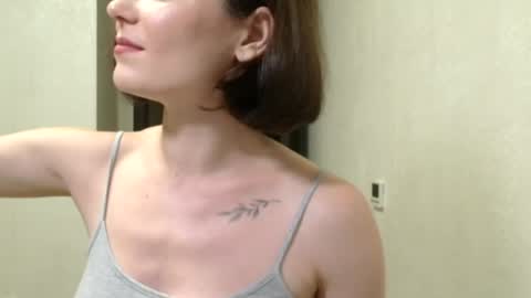 Snapshot of linda_aa chatting on June 25, 8:02 pm Linda online show from June 25, 8:02 pm