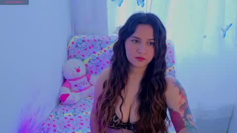 Snapshot of linda_bellucci374516 chatting on April 19, 10:23 pm Linda online show from April 19, 10:23 pm