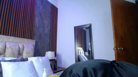 Snapshot of linda_cabal chatting on April 29, 9:32 pm linda cabal online show from April 29, 9:32 pm