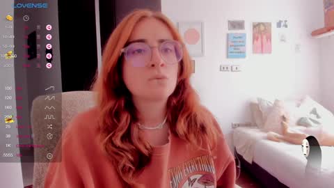 Giggles  online show from December 13, 5:10 pm