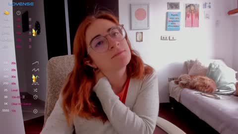 Giggles  online show from December 19, 3:19 pm