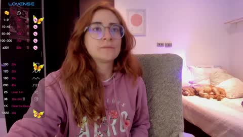 Giggles  online show from February 3, 3:53 am