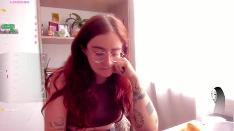 Snapshot of linda_giggle chatting on July 1, 1:56 pm Giggles online show from July 1, 1:56 pm