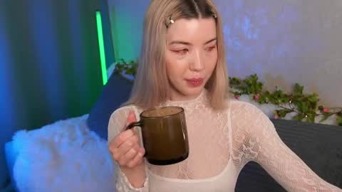Linda online show from May 18, 4:18 am