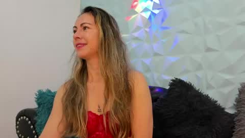 Snapshot of lindsay_cg chatting on May 26, 12:23 pm lindsay_cg online show from May 26, 12:23 pm