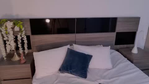 Snapshot of lindseycoxx chatting on March 3, 1:12 am Lin online show from March 3, 1:12 am