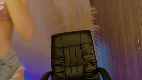 Lindsey Moss online show from February 4, 2:06 am