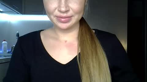 Snapshot of lindsisecret chatting on December 20, 10:17 pm Anna online show from December 20, 10:17 pm