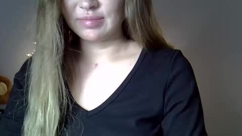 Snapshot of lindsisecret chatting on January 8, 10:01 pm Anna online show from January 8, 10:01 pm